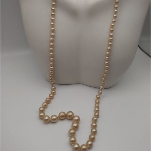 Jewelry - Vintage Monet Gorgeous cascading pearl necklace